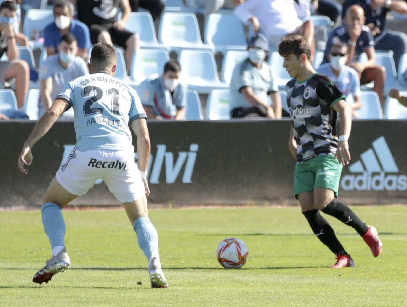 Fotos: El Racing cae ante el Celta B