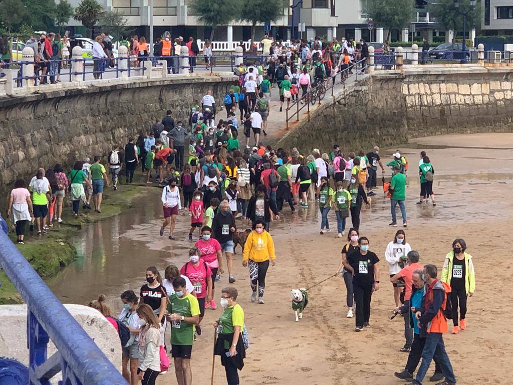 Fotos: Una muchedumbre toma las cinco playas en la marcha contra el cáncer