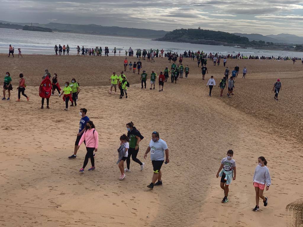 Fotos: Una muchedumbre toma las cinco playas en la marcha contra el cáncer
