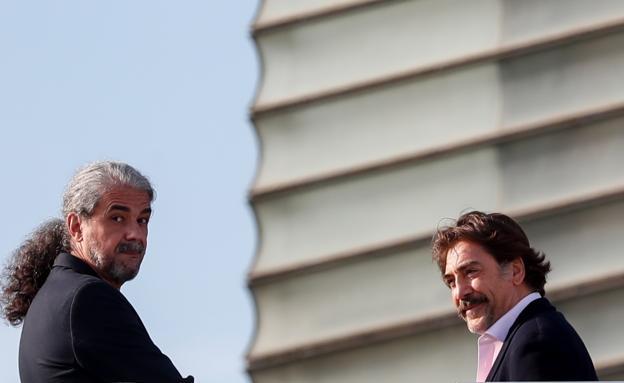 El director Fernando León y Javier Bardem, protagonista de 'El buen patrón', en San Sebastián.