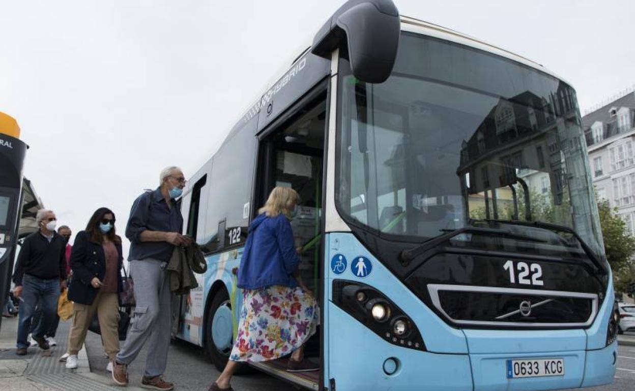 Las calles con más circulación de la ciudad han tenido el tráfico habitual en esta jornada reivindicativa, enmarcada en la Semana Europea de la Movilidad 