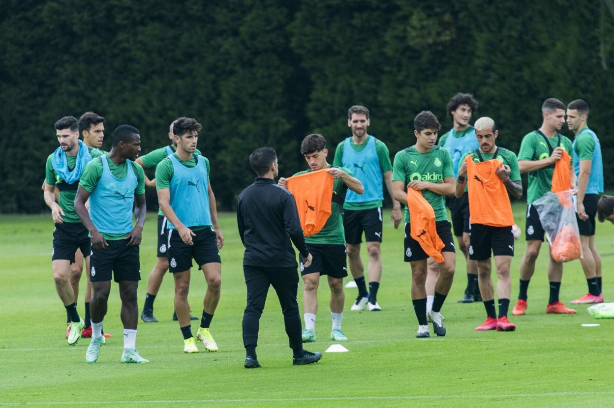 Marco Camus y Diego Ceballos, junto a Paredes, el segundo entrenador.