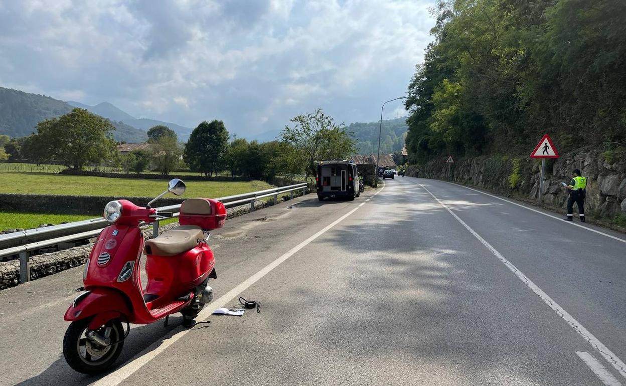 El accidente ha tenido lugar en la carretera CA-280, en el punto kilométrico 0,500, a la altura de Terán de Cabuérniga