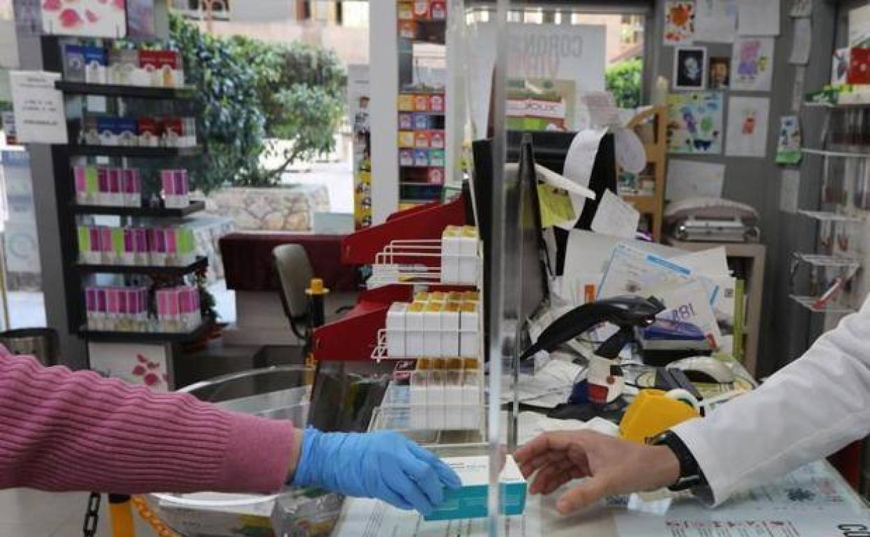 Los farmacéuticos cántabros reivindican su papel en la crisis del covid