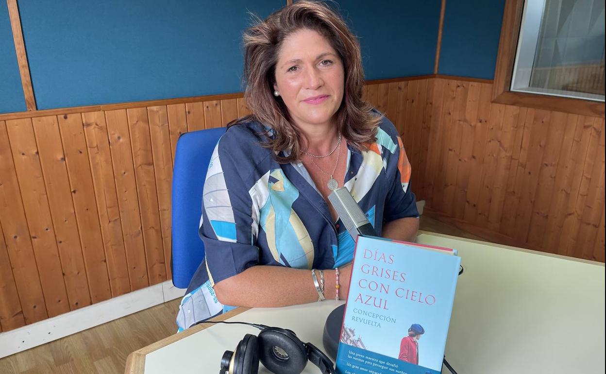 Concepción Revuelta suma 'Días grises con cielo azul ' a su trayectoria. dm