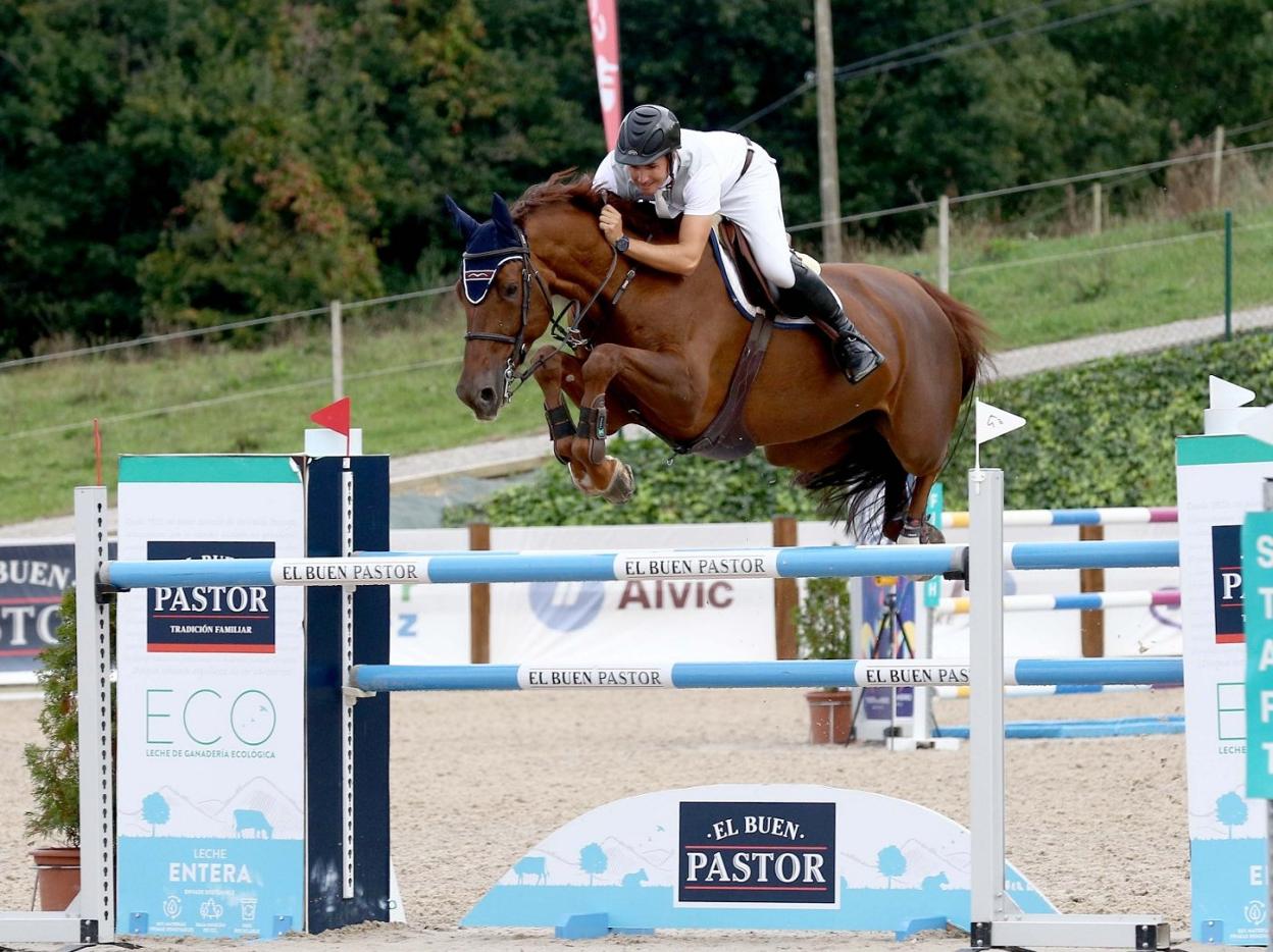 Kevin González de Zárate celebró su segunda victoria consecutiva en el Concurso de Saltos. 