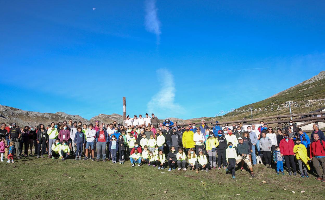 Unos 200 voluntarios recogen 500 kilos de basura en Alto Campoo