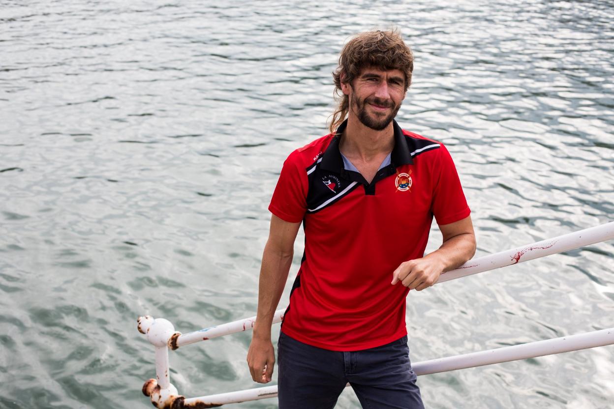 Paul Galdiz, con la camiseta de La Marinera. 