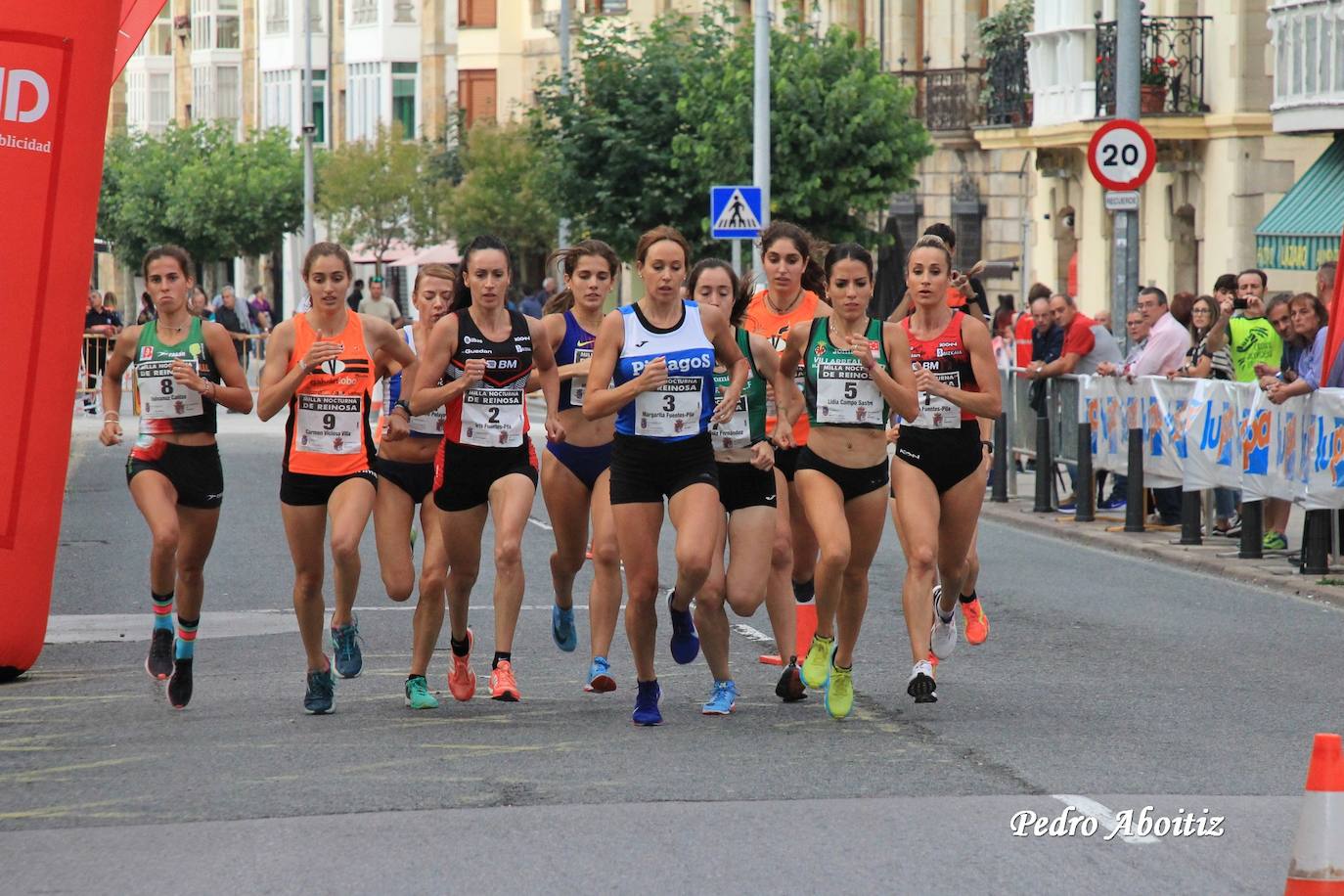 Grupo de atletas que participaron en la última Milla de Reinosa disputada en 2019, entre las que están las hermanas Fuentes Pila (Iris 2), Margarita (3) y Zulema 1) y la vencedora Lidia Campo (5).