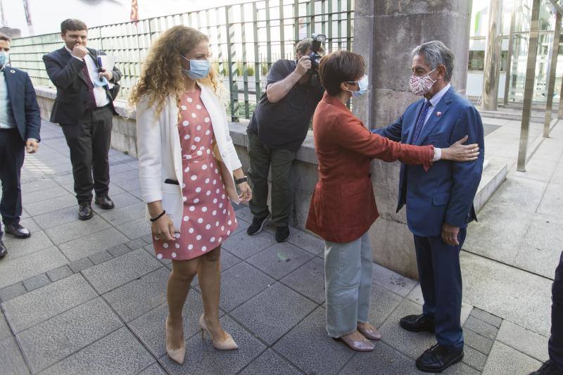 Fotos: Recibimiento de Revilla a la ministra de Política Territorial