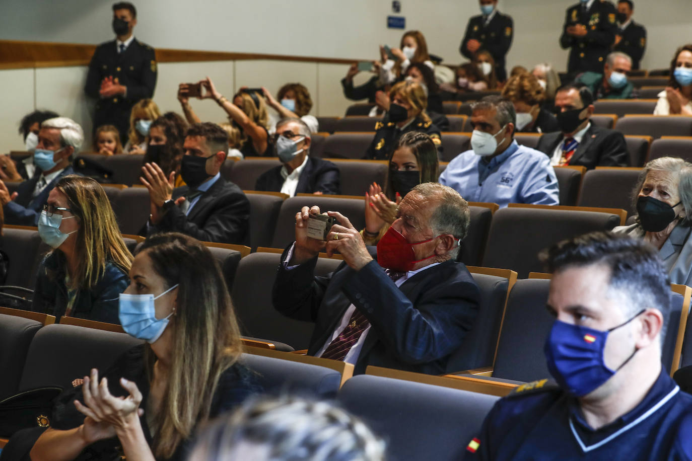 Fotos: La Policía Nacional entrega 29 Cruces al Mérito Policial a agentes y representantes de la sociedad civil