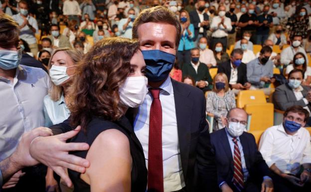 Isabel Díaz Ayuso y Pablo Casado, en la convención del PP en Valencia. 