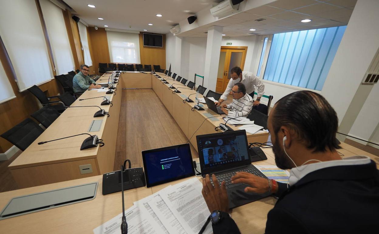 Pleno virutal en el Ayuntamiento de Torrelavega.