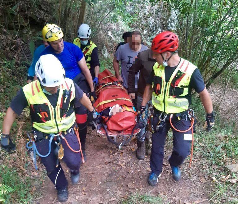 Fotos: Las imágenes del complicado rescate del menor accidentado en Peñarrubia