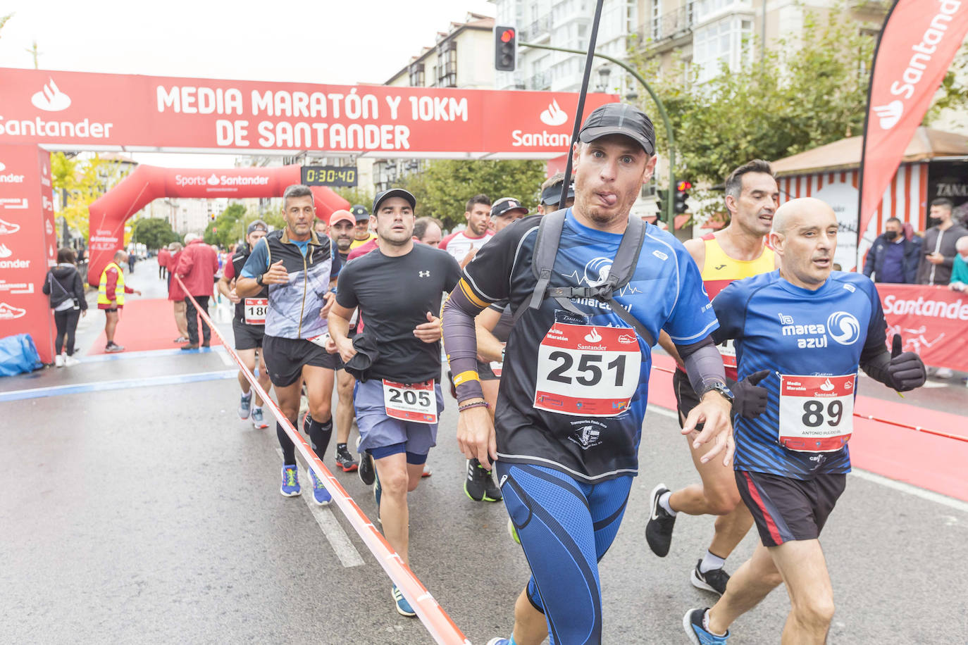 Fotos: Cientos de corredores acuden a la Media Maratón de Santander