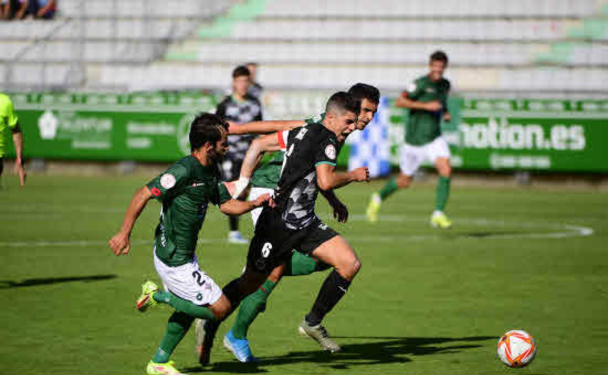 Partido entre el Racing de Santander y Racing Club de Ferrol disputado en el Estadio de A Malata, en Ferrol