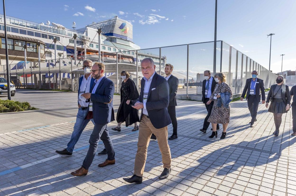 Delegados del congreso Interferry 2021, ayer en Santander, visitan el buque Pont-Aven de Brittany Ferries.