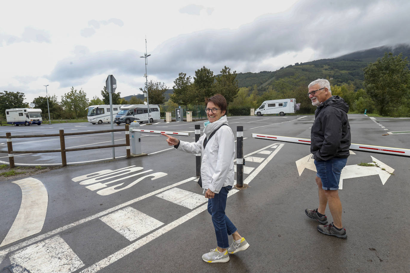 Área de estacionamiento de autocaravanas de Ontaneda. Este martes todas tenían matrícula extranjera.