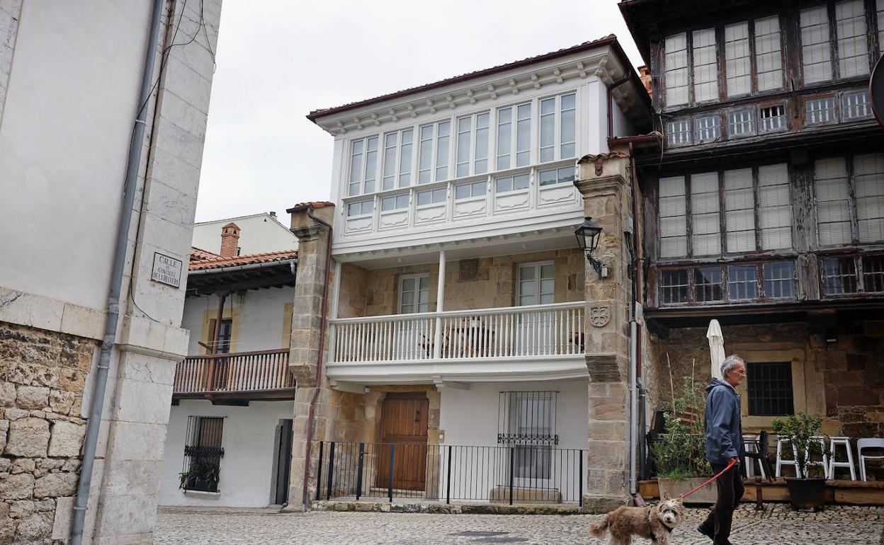 Vista de la fachada de la casa rehabilitada.