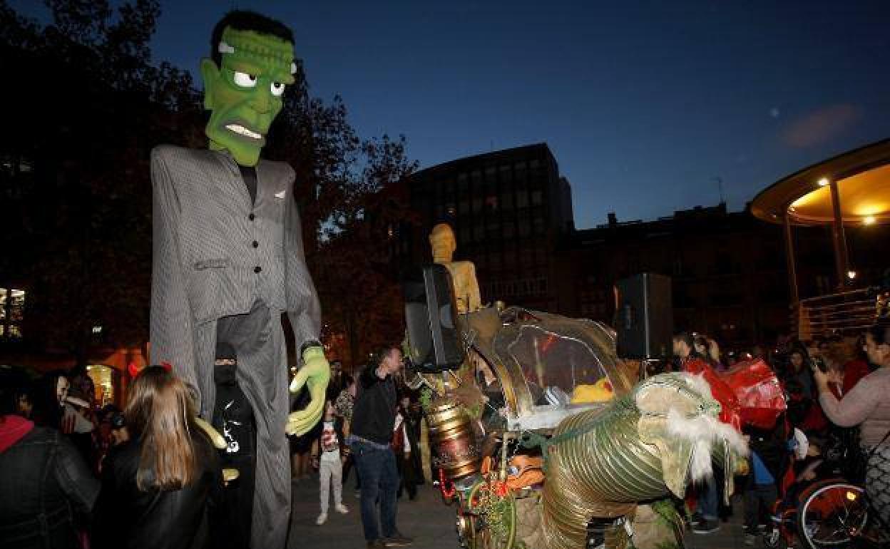 Imagen de archivo del desfile de Halloween en Torrelavega.