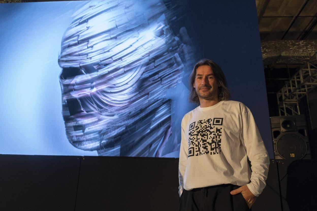 Las «inquietantes caras» de Rivavelarde se abren sitio en el Palacio de Festivales