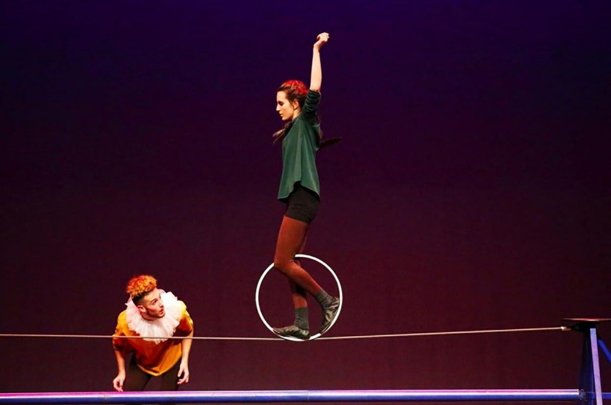 Alumnos de la Escuela, durante una de las actuaciones frente al público. 
