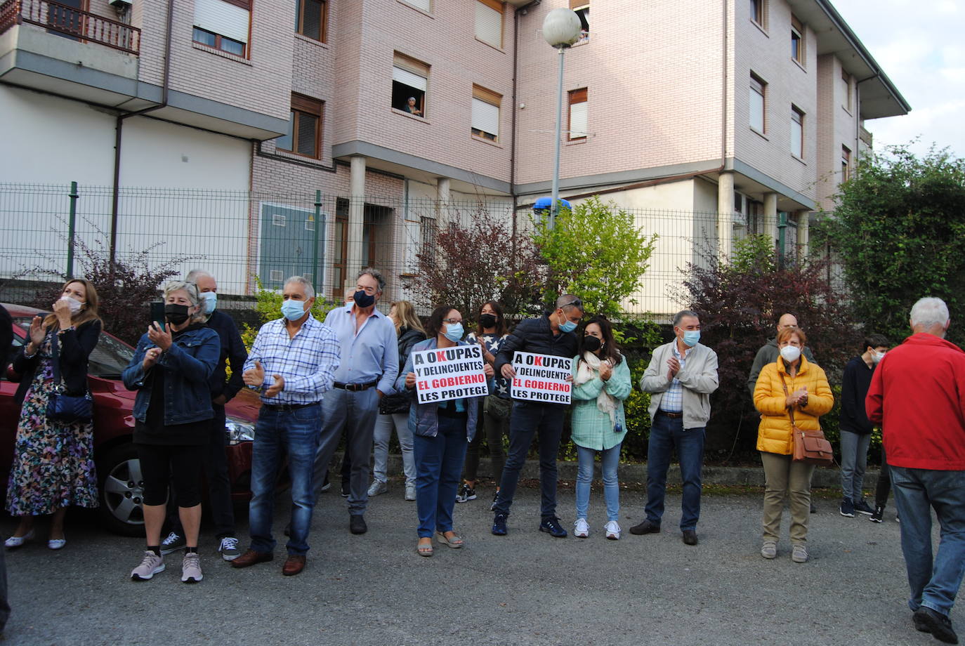 Fotos: Protestas contra los okupas de una vivienda en Treto