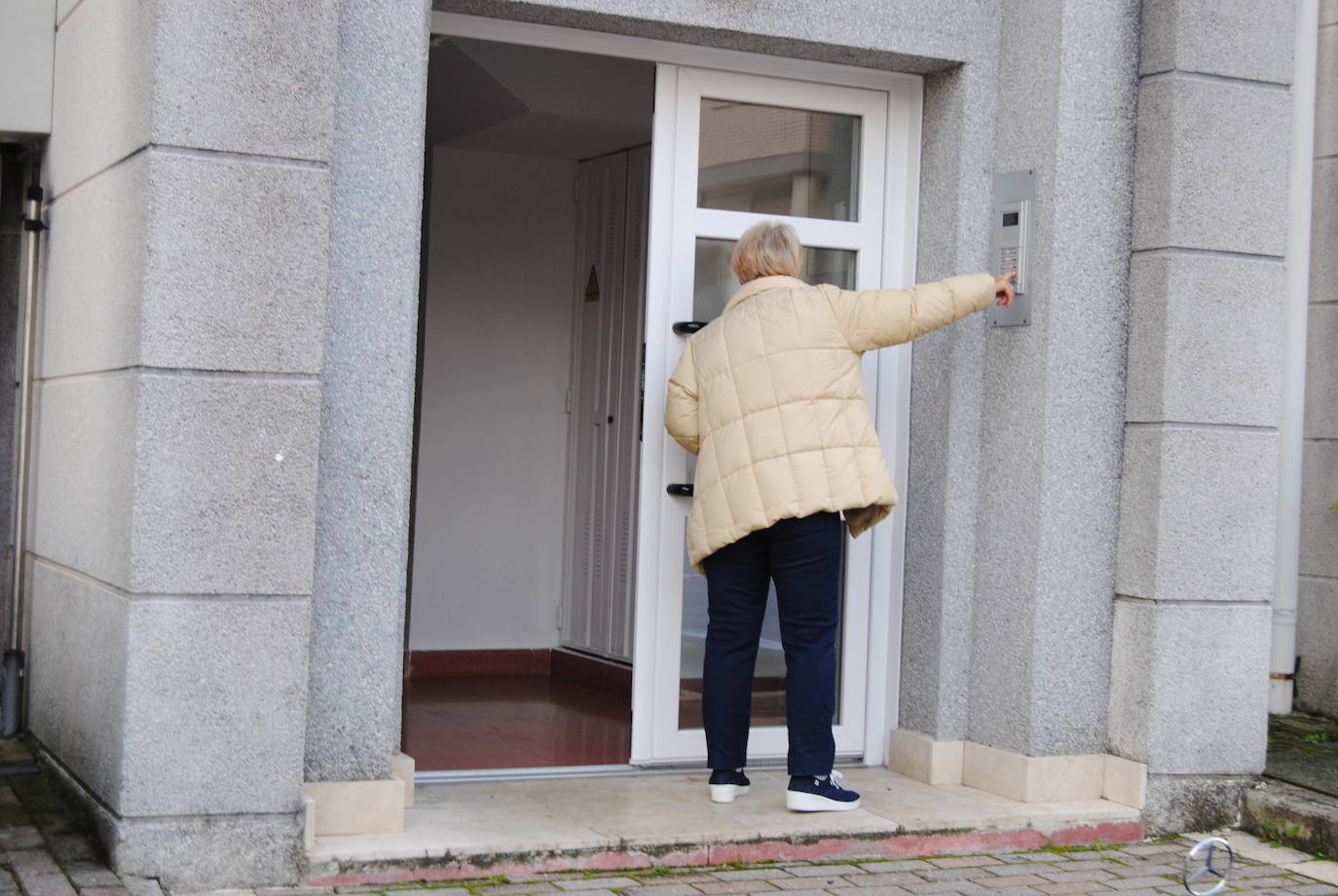 Fotos: Protestas contra los okupas de una vivienda en Treto