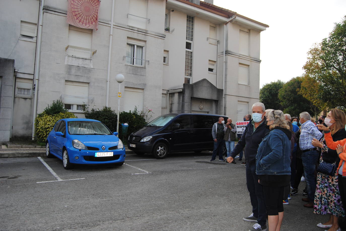 Fotos: Protestas contra los okupas de una vivienda en Treto