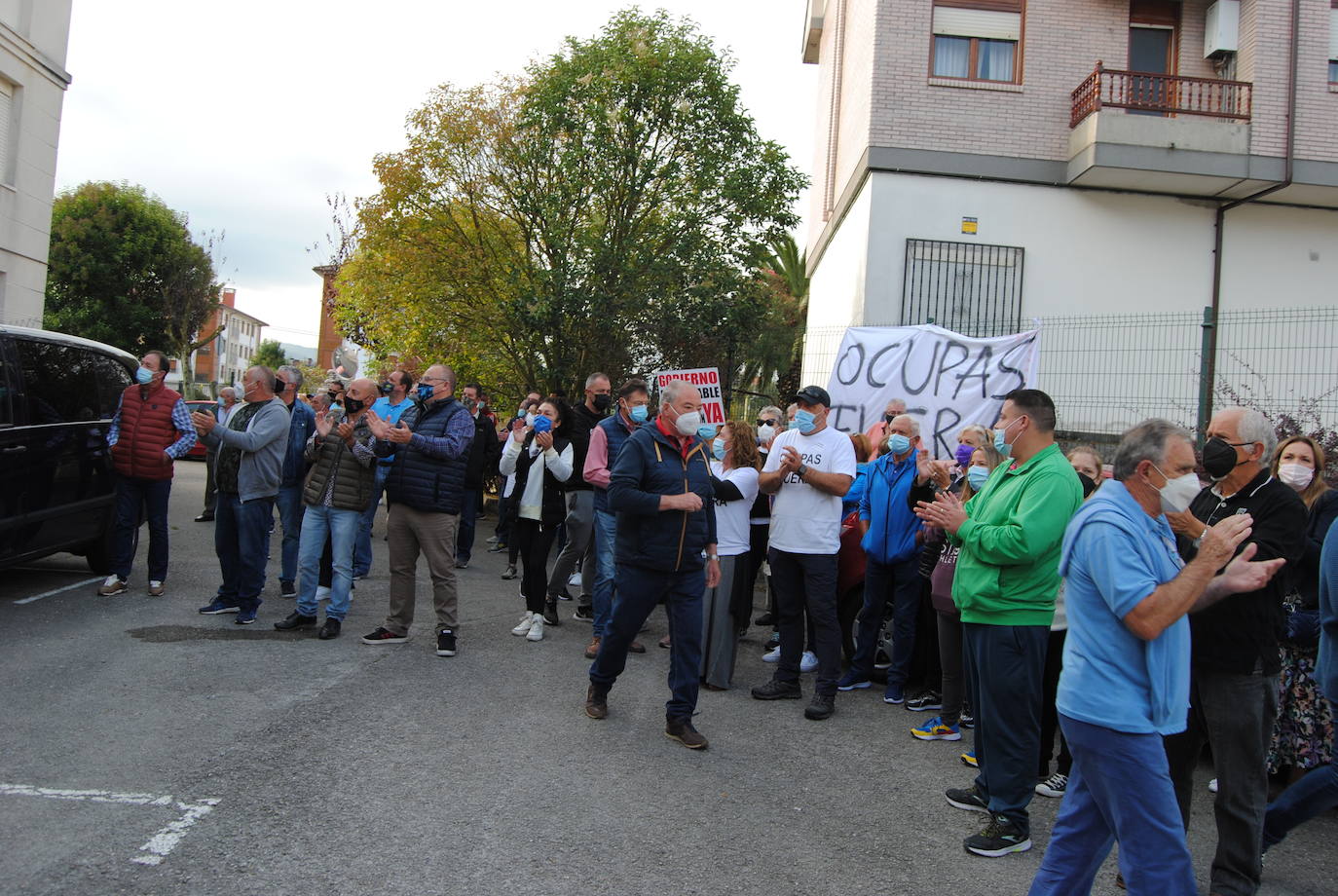 Fotos: Protestas contra los okupas de una vivienda en Treto