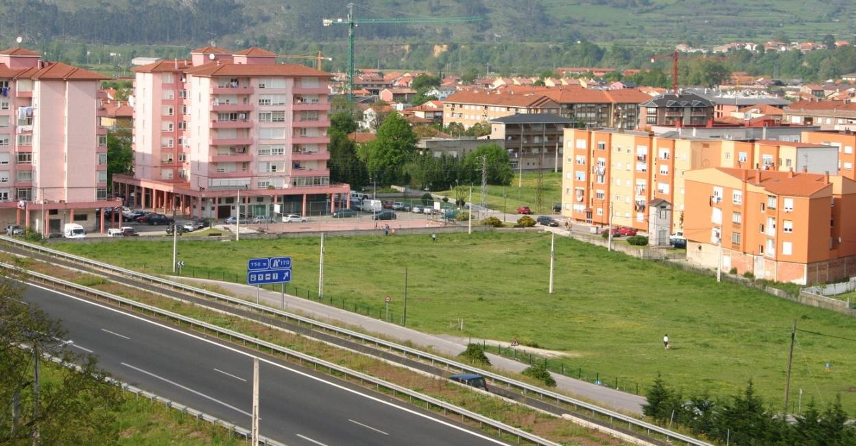 La finca Santa María acogerá un aparcamiento a cubierto que albergará cada miércoles el mercado. cavia