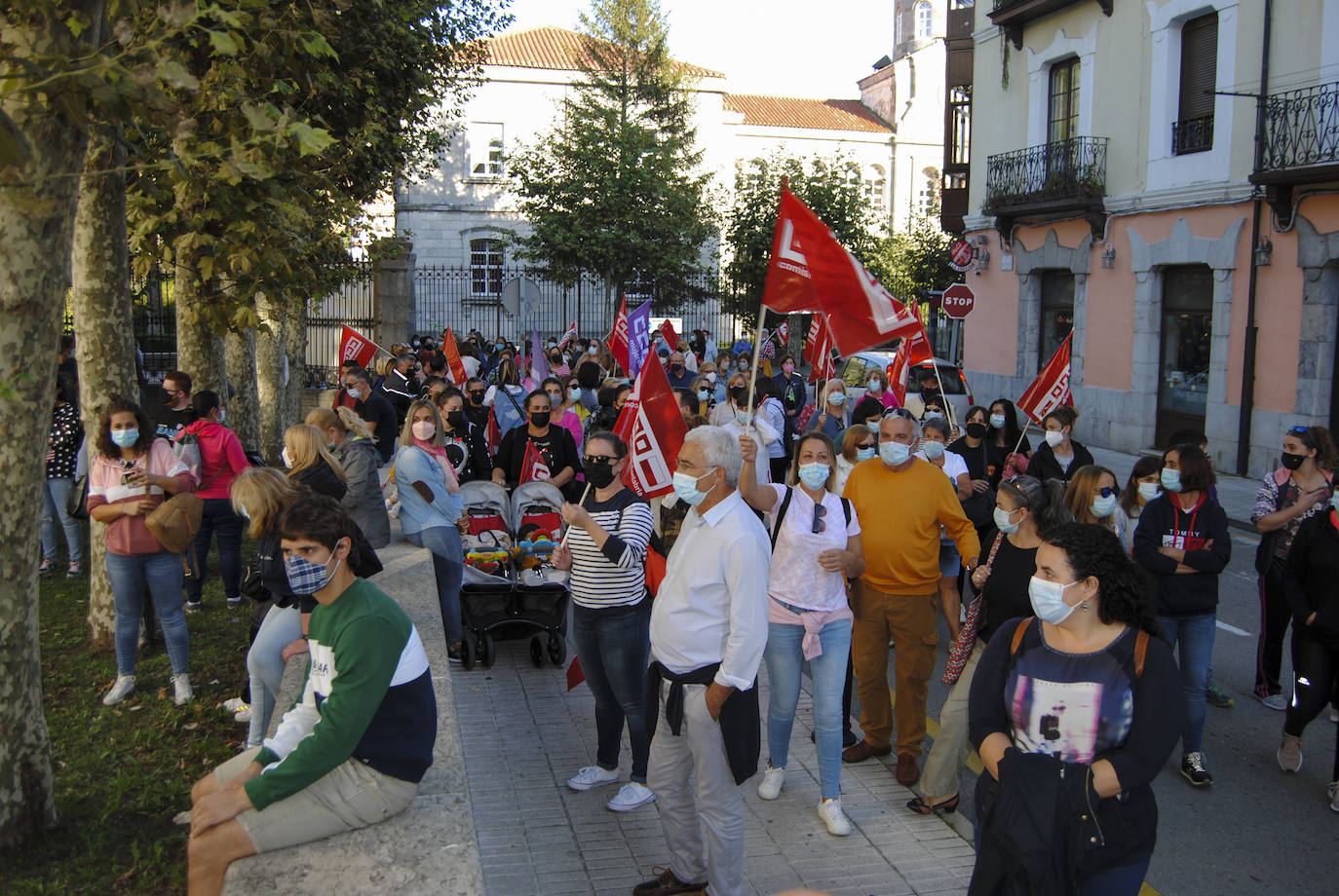 Fotos: Los trabajadores de las conservas de pescado toman las calles de Santoña