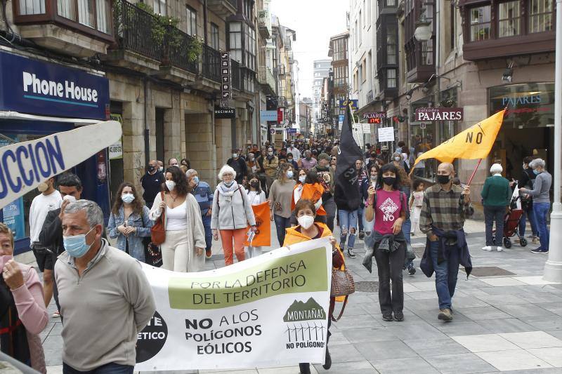 Fotos: Concentración y manifestación contra los eólicos