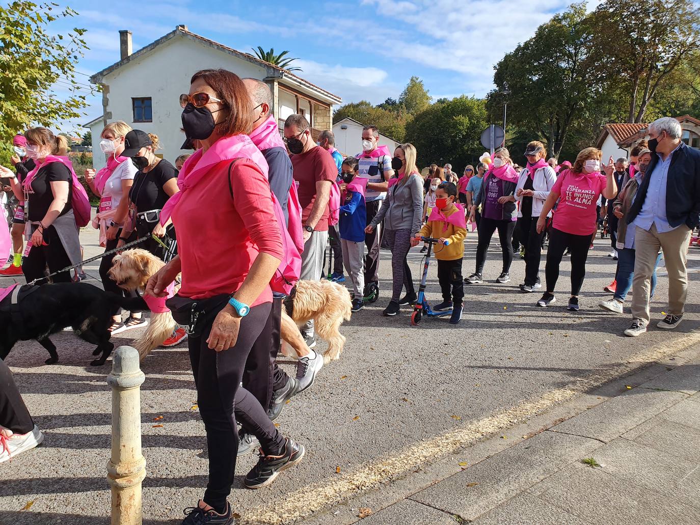 Fotos: Imágenes de la marcha contra el cáncer de mama en Puente San Miguel