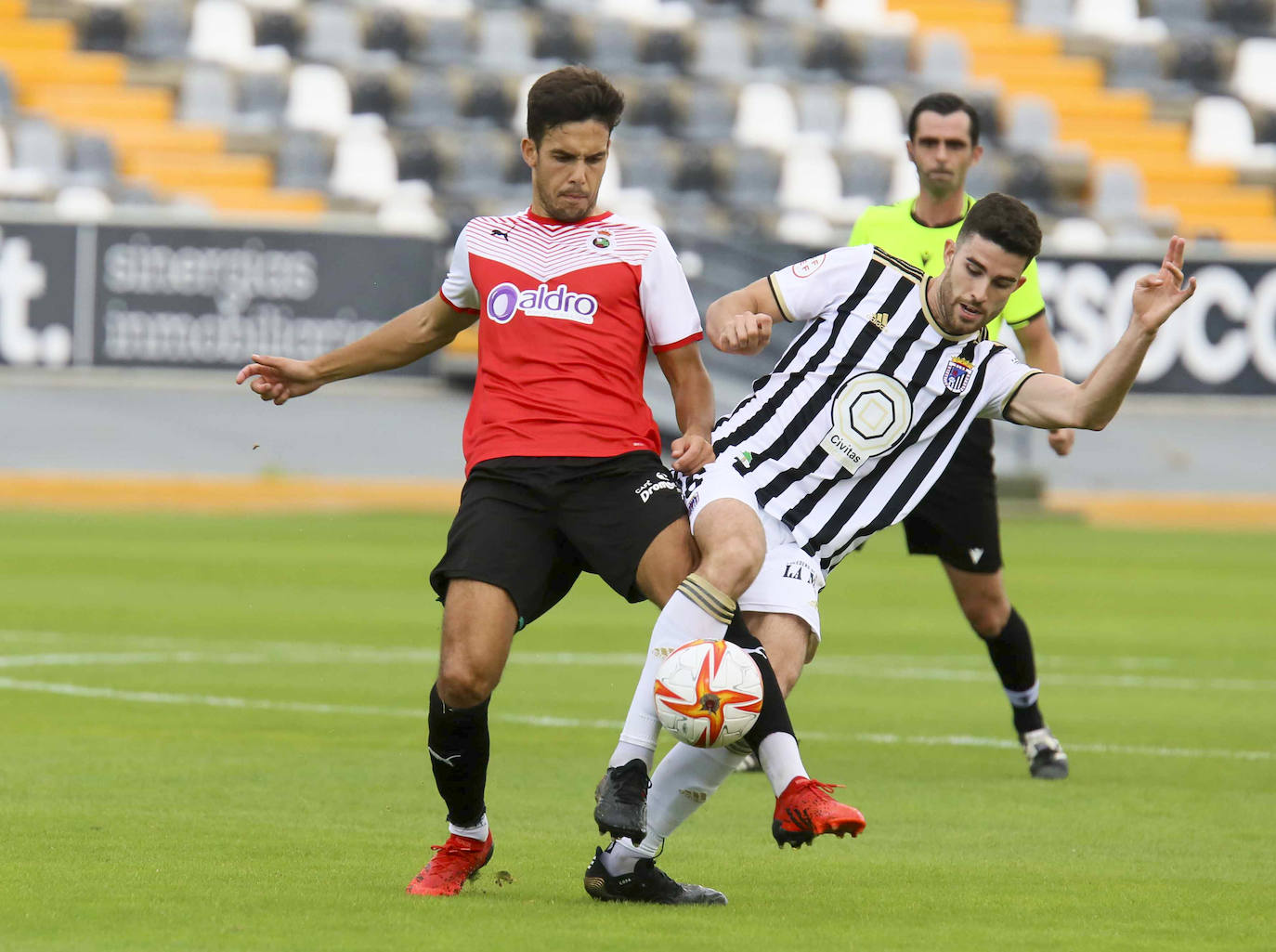 Fotos: El partido Badajoz - Racing, en imágenes