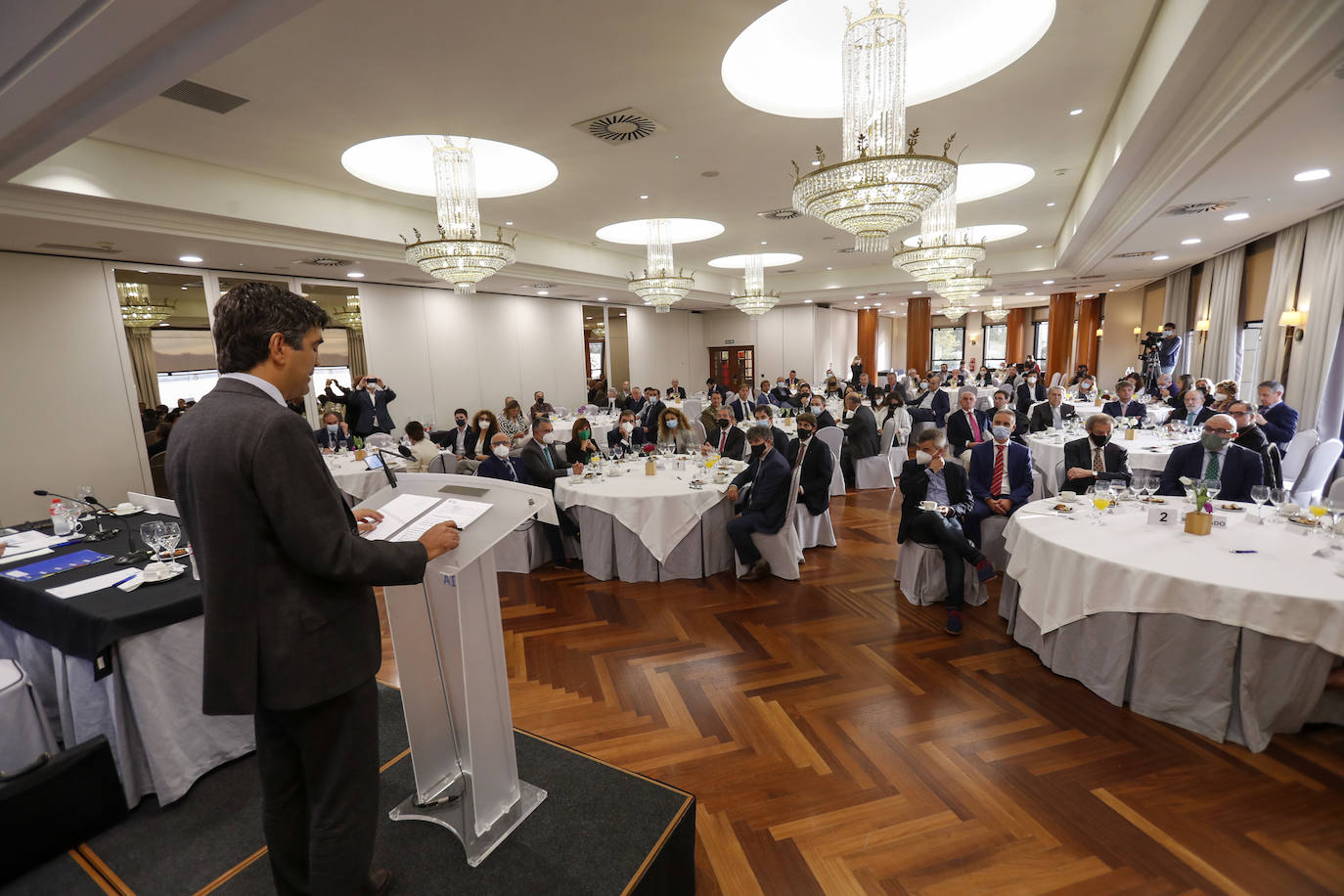 Fotos: García Andrés en el Foro Económico de El Diario Montañés