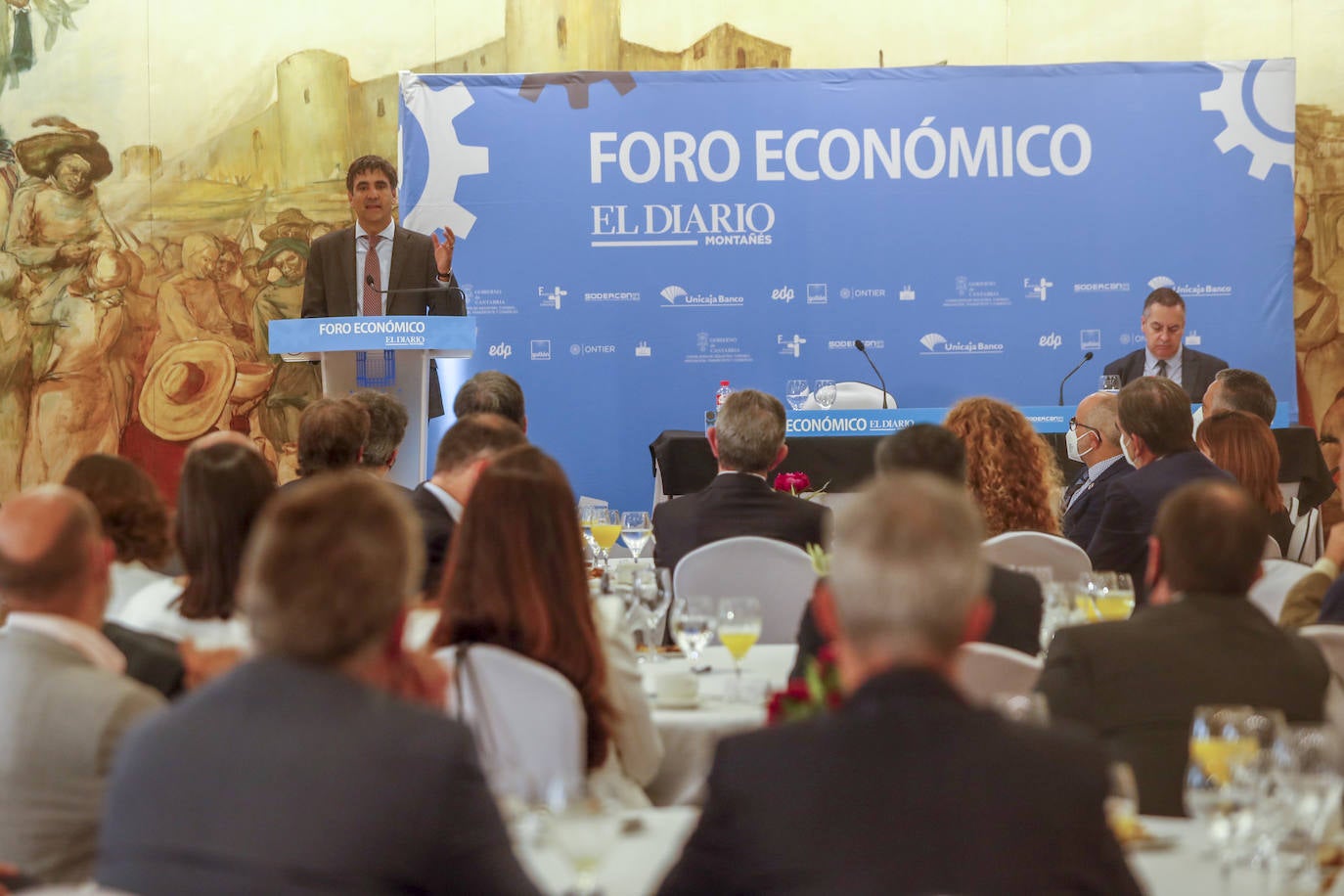 Fotos: García Andrés en el Foro Económico de El Diario Montañés