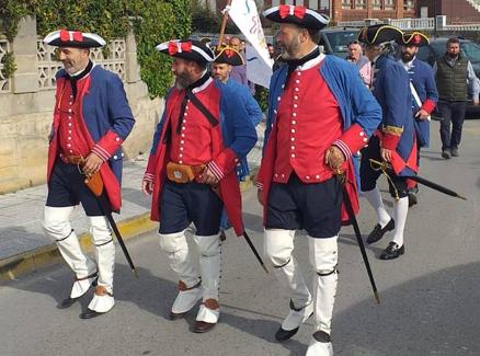 Algunos de los asistentes realirazon la I Marcha José de Escandón vestidos de época.