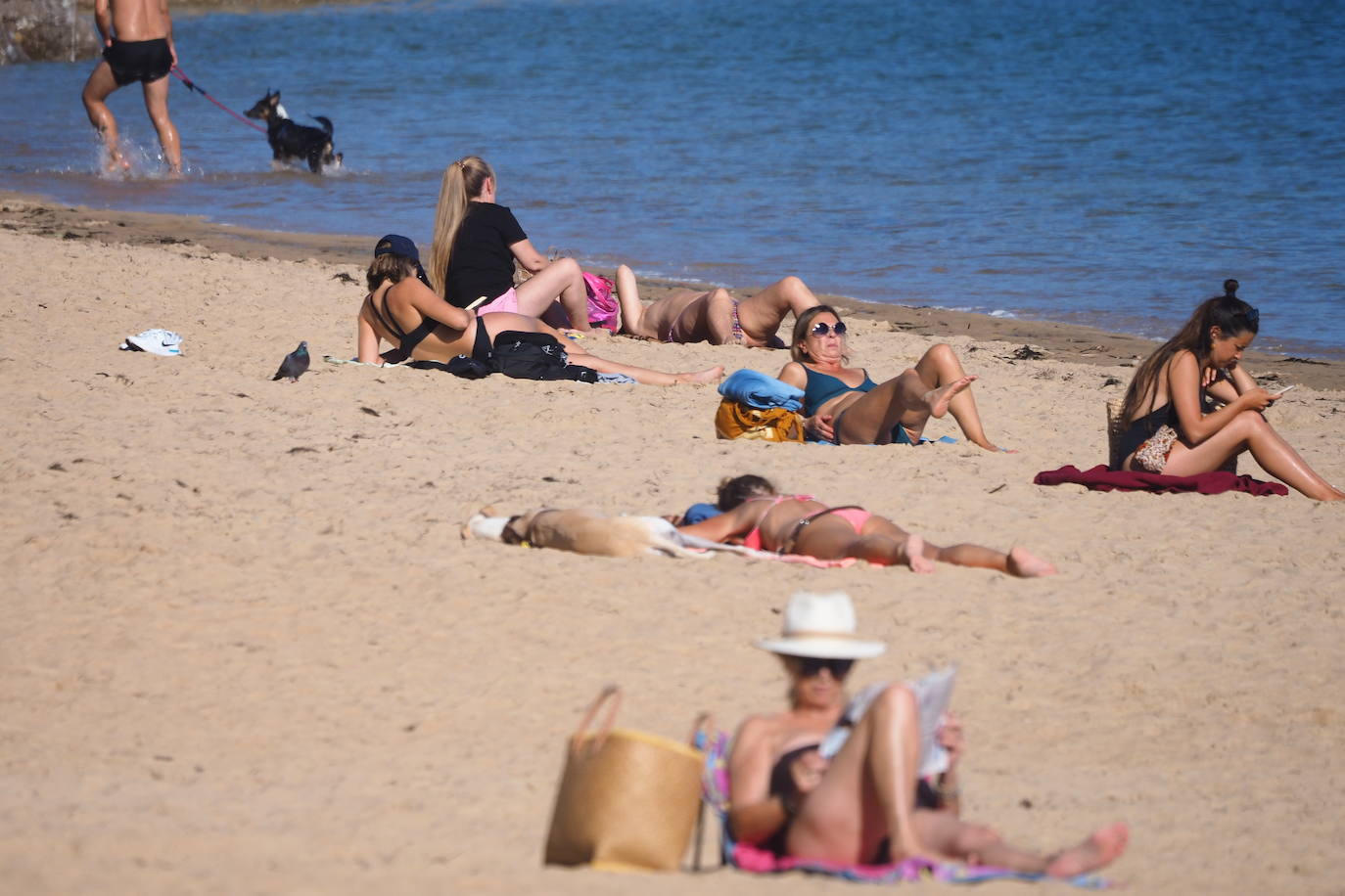 El tiempo que ha tenido Cantabria este lunes y martes ha sido un espejismo, una última ventana veraniega en el preludio del otoño, que irrumpirá de súbito el jueves, con descenso acusado de las temperaturas y precipitaciones intensas.