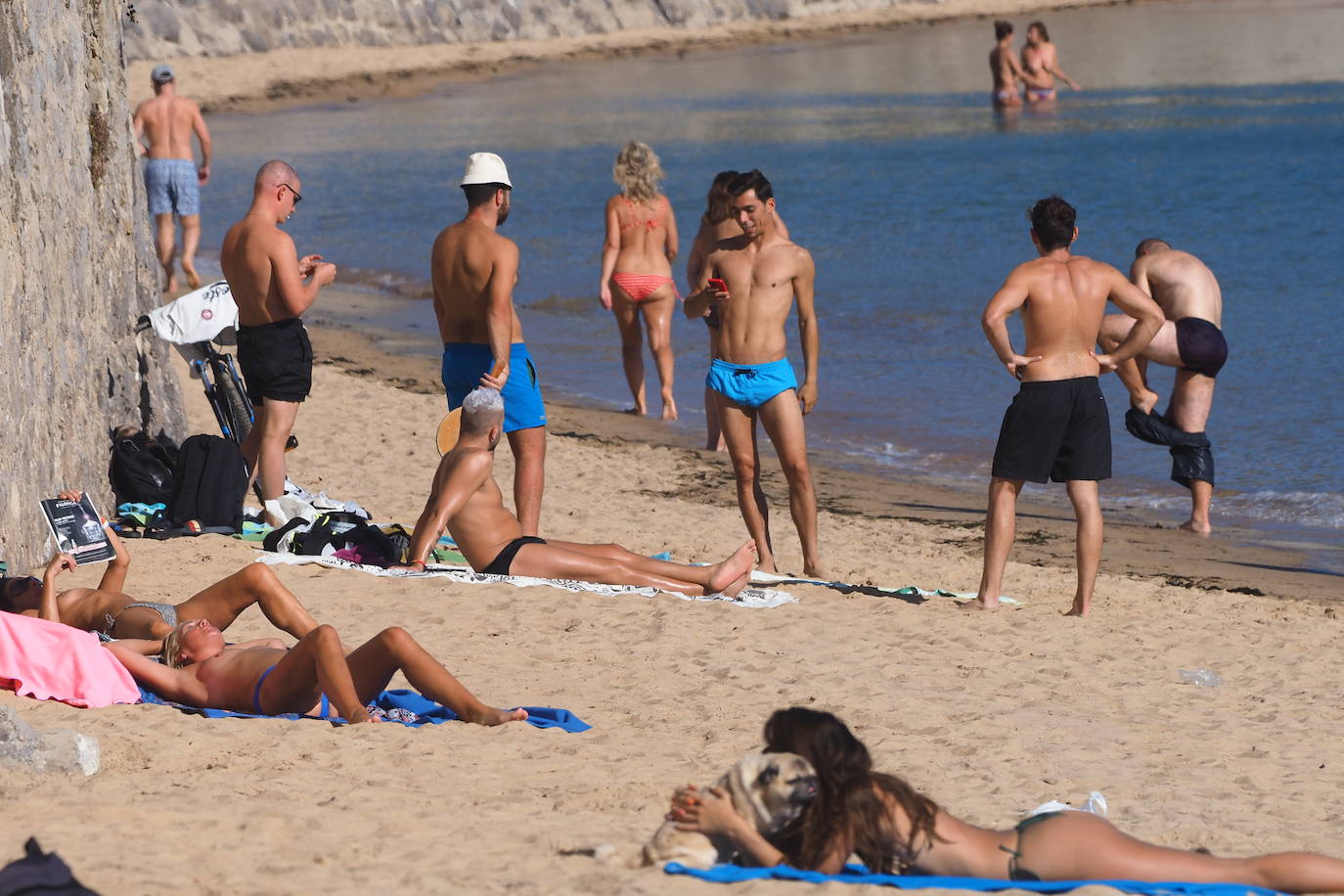 El tiempo que ha tenido Cantabria este lunes y martes ha sido un espejismo, una última ventana veraniega en el preludio del otoño, que irrumpirá de súbito el jueves, con descenso acusado de las temperaturas y precipitaciones intensas.