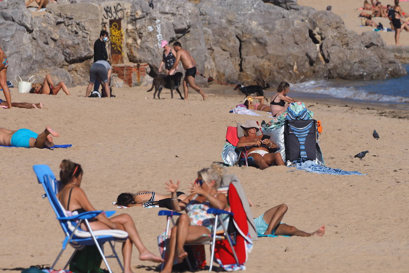 El tiempo que ha tenido Cantabria este lunes y martes ha sido un espejismo, una última ventana veraniega en el preludio del otoño, que irrumpirá de súbito el jueves, con descenso acusado de las temperaturas y precipitaciones intensas.