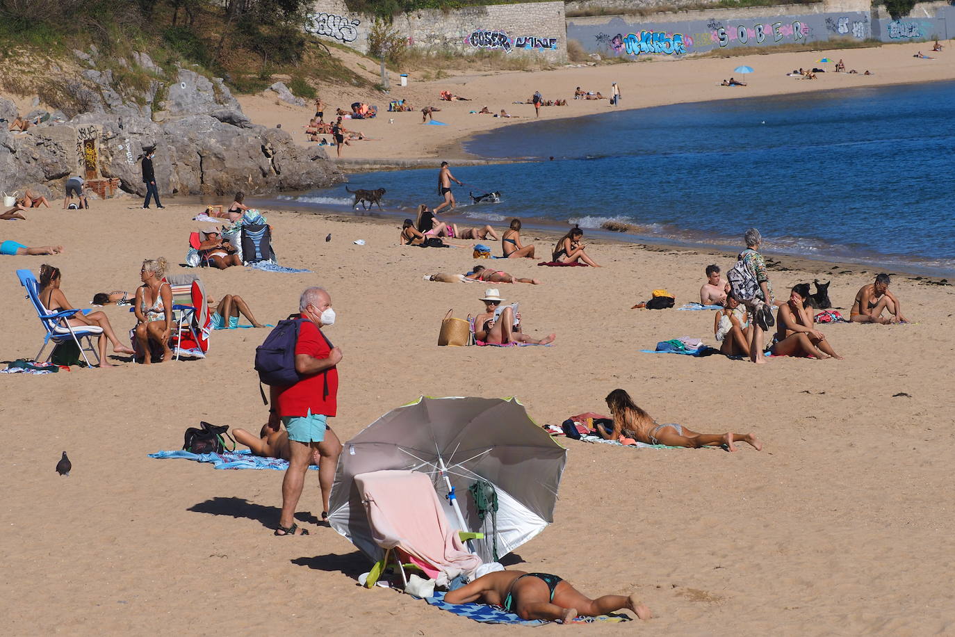 El tiempo que ha tenido Cantabria este lunes y martes ha sido un espejismo, una última ventana veraniega en el preludio del otoño, que irrumpirá de súbito el jueves, con descenso acusado de las temperaturas y precipitaciones intensas.