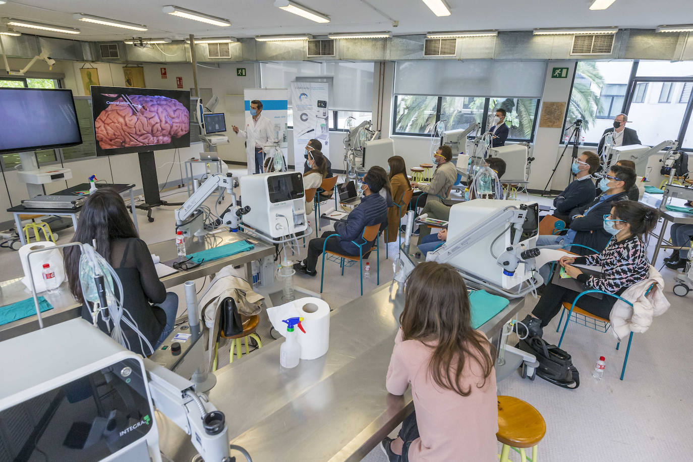 Fotos: Un curso de neurocirujía, único en el mundo, en la Facultad de medicina de Cantabria