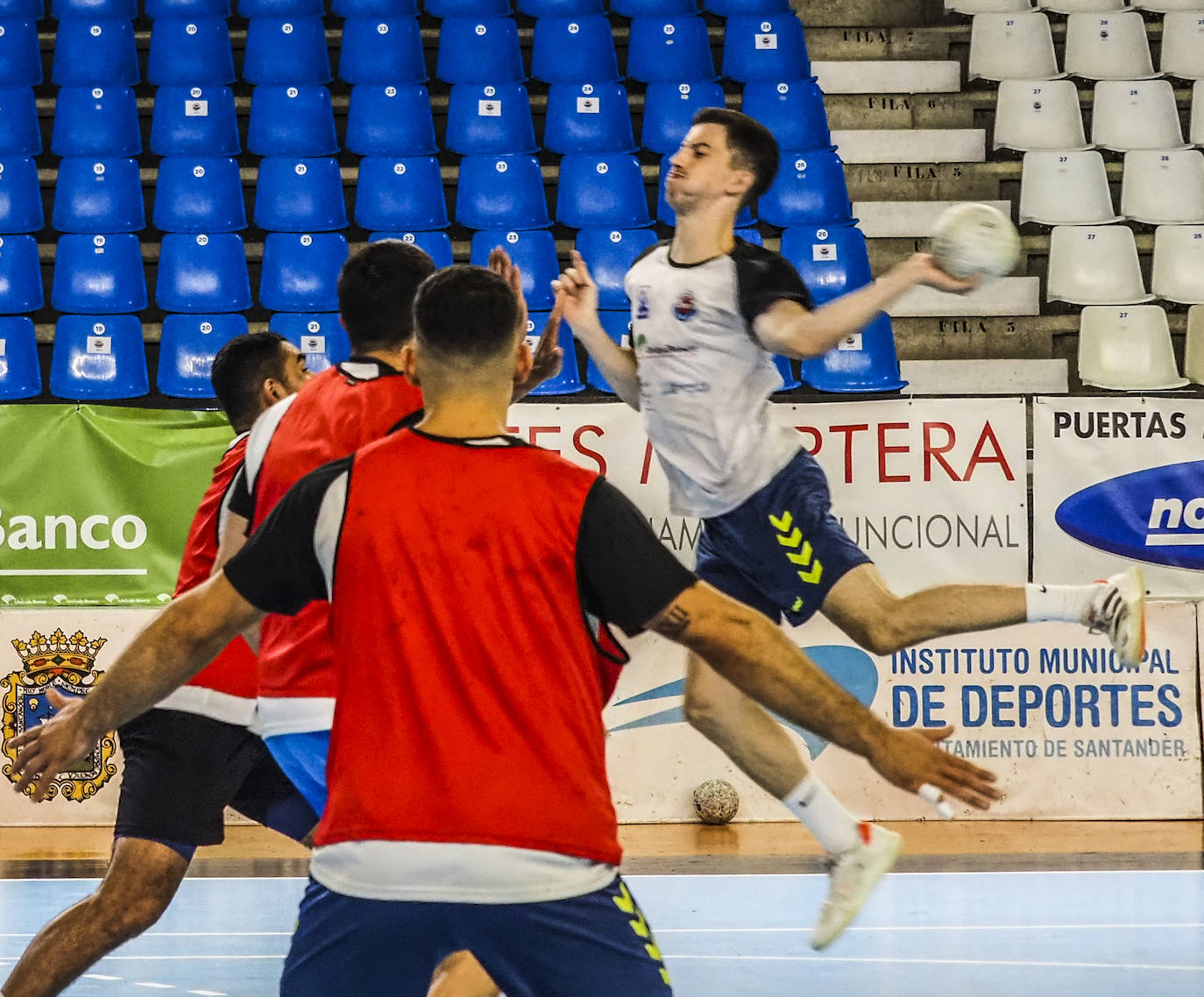 Fotos: El Unicaja se prepara para recibir al Bathco en La Albericia