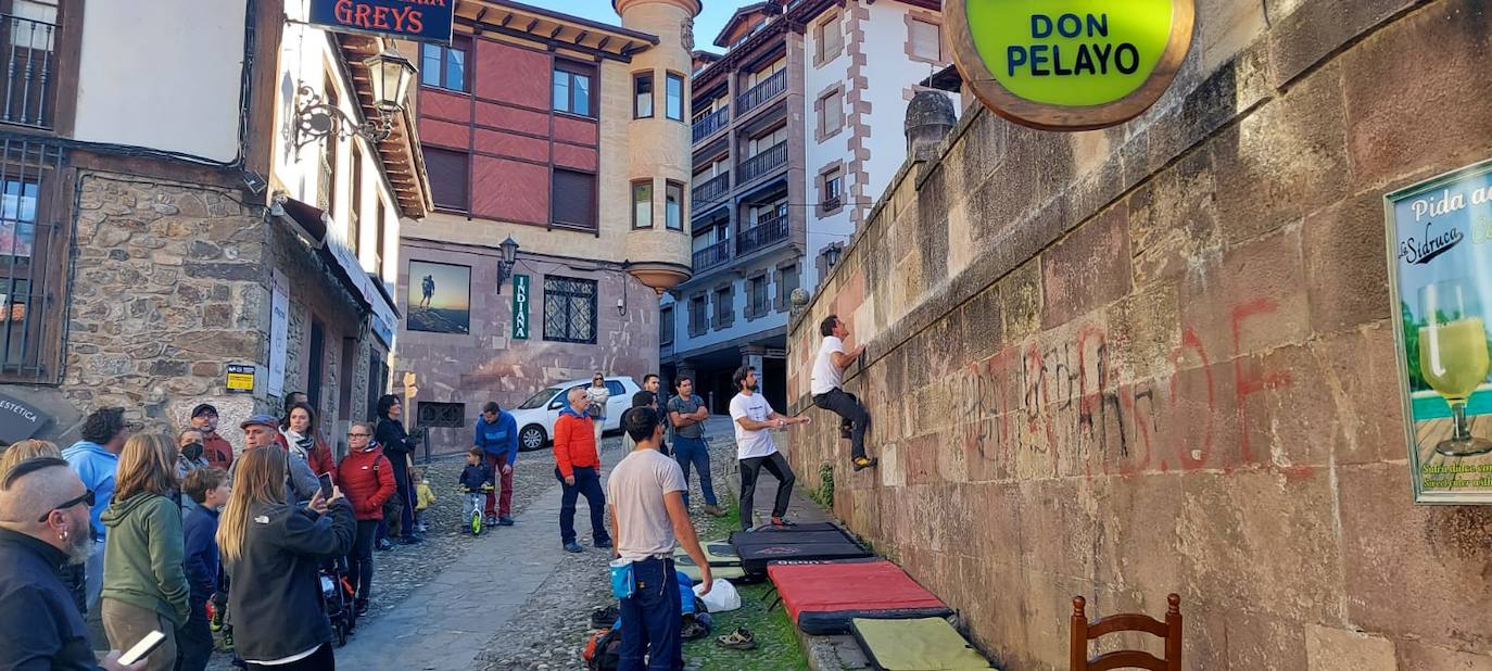 Prueba de Urbanrock en un muro de La Plaza de Potes