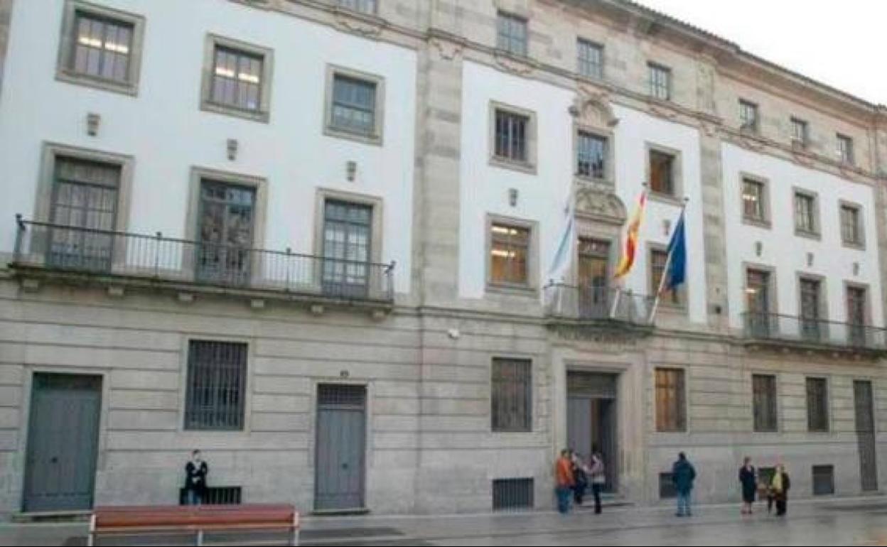 Exteriores de la Audiencia de Pontevedra.