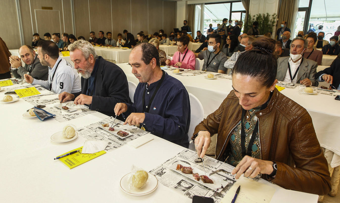 Ponencia Cata de carne patrocinada por Agrocantabria, durante la primera jornada de 'Sabor en Cantabria', en Puente Viesgo.