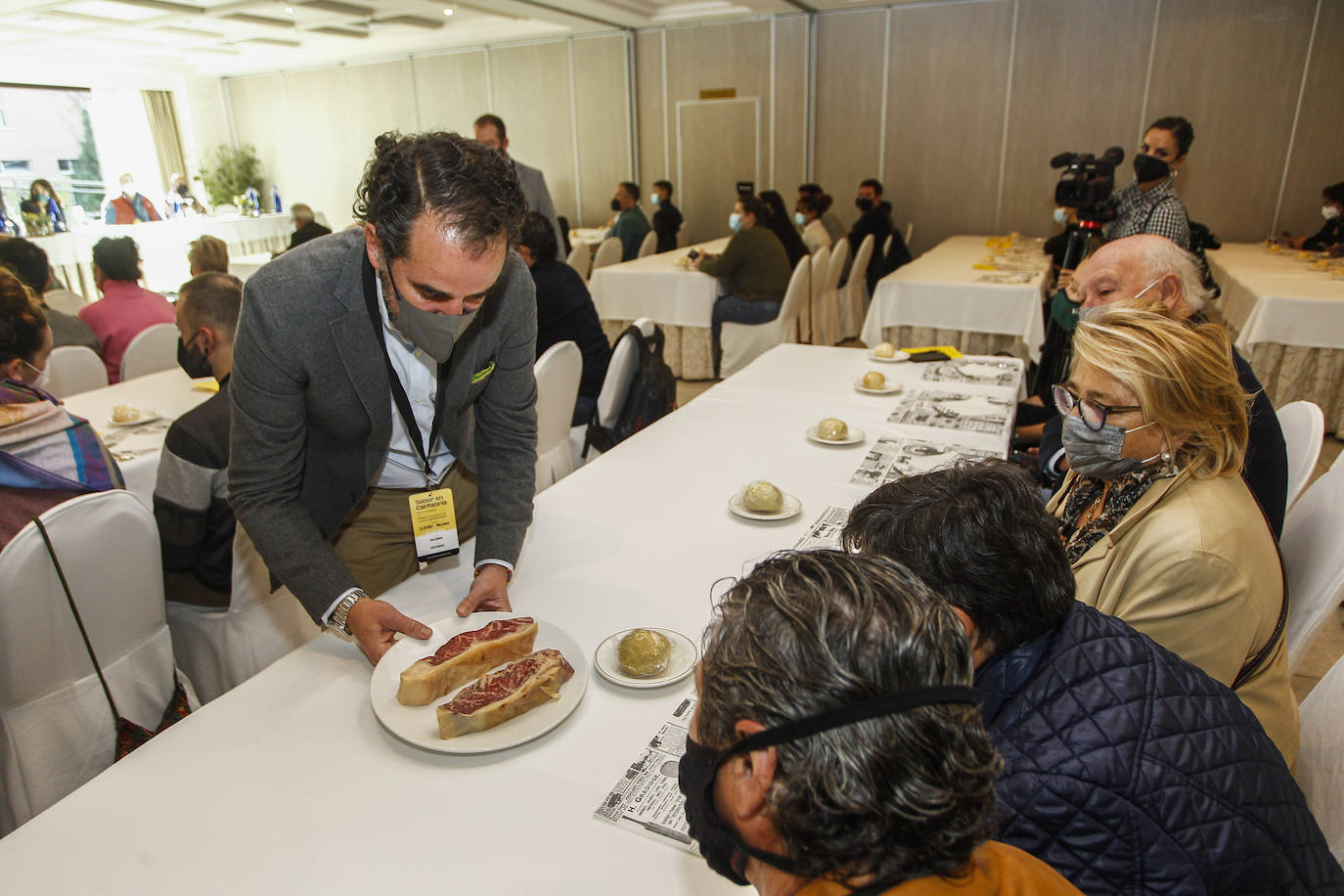 Ponencia Cata de carne patrocinada por Agrocantabria, durante la primera jornada de 'Sabor en Cantabria', en Puente Viesgo.