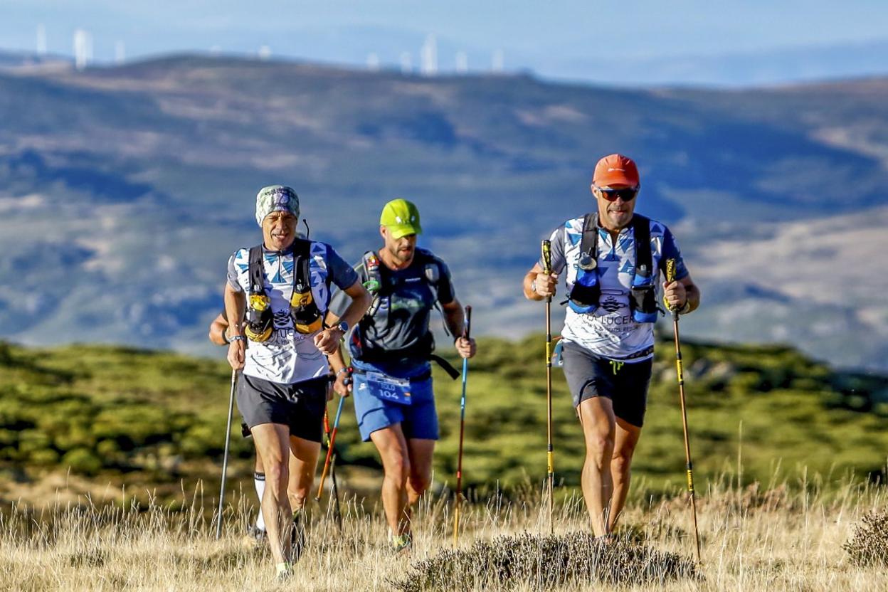 Pablo Criado (derecha) y Julián Morcillo (izquierda) en pleno esfuerzo en la Ultra de Sanabria. 