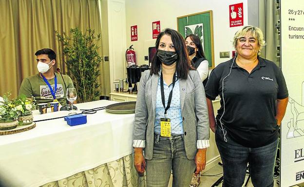 Galería. Karen Quiroga y Begoña Baqué, de Grupo Dromedario. 